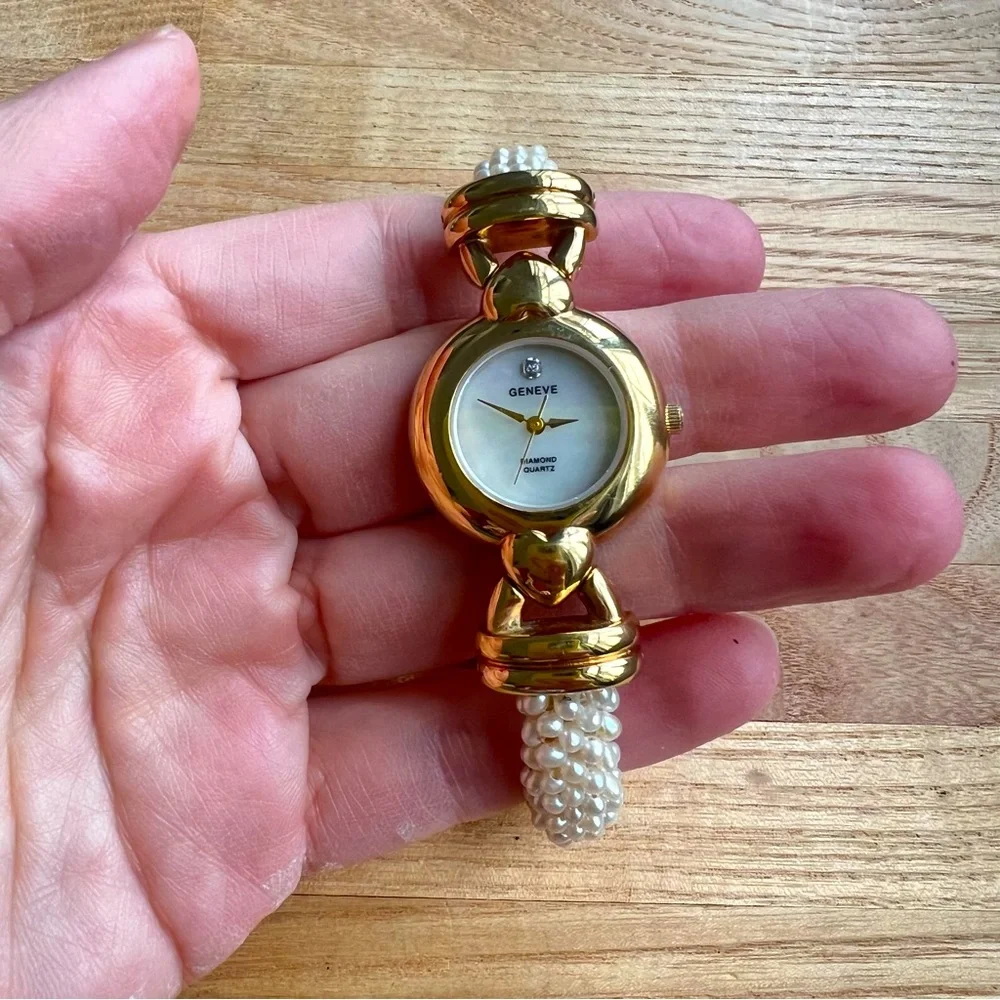 Geneve ladies Diamond gold tone pearls and hearts bracelet watch NEW BATTERY
